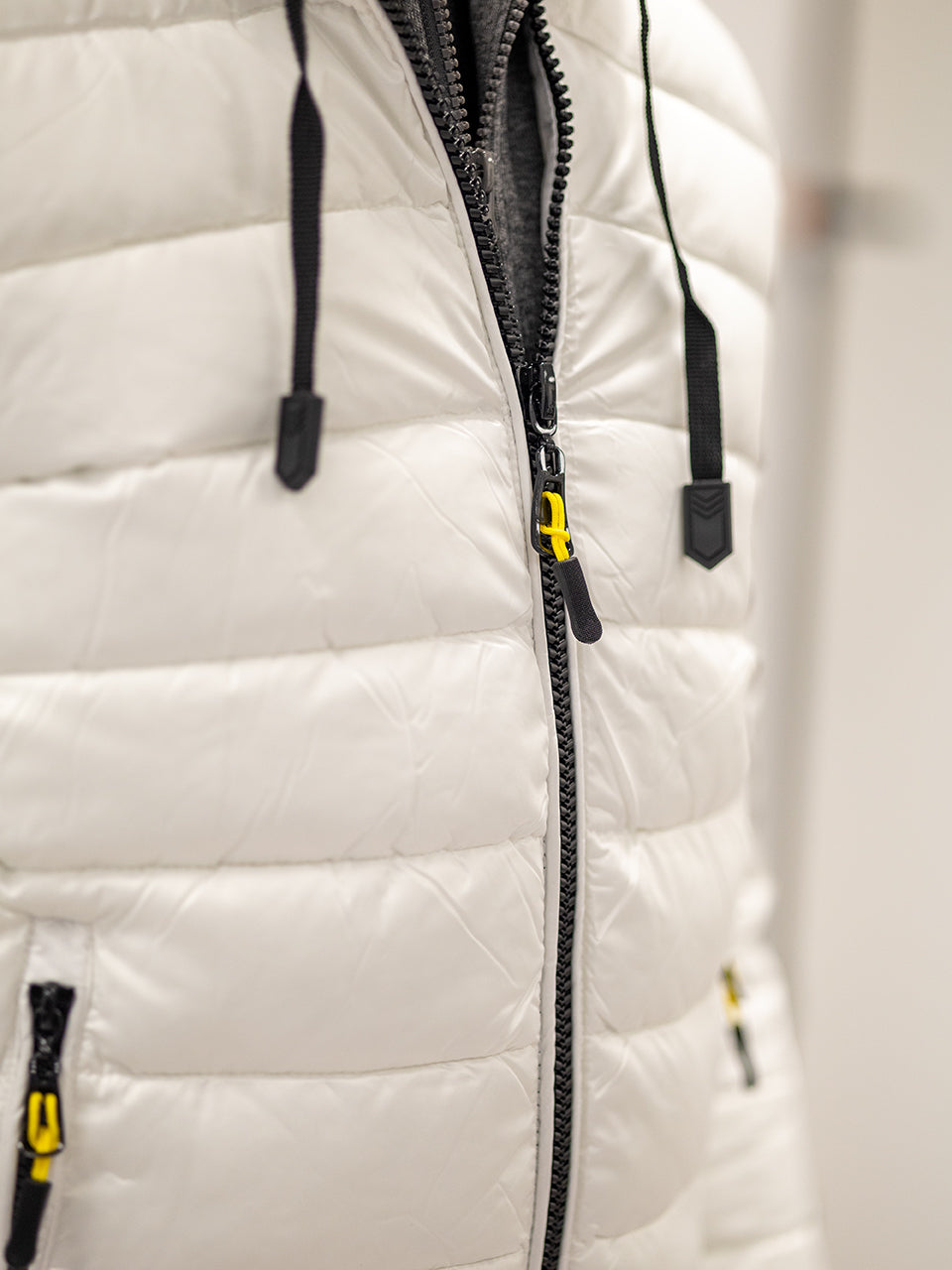 Giubbotto con Cappuccio Removibile Black